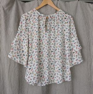 Floral white keyhole blouse flutter sleeve GAP sm